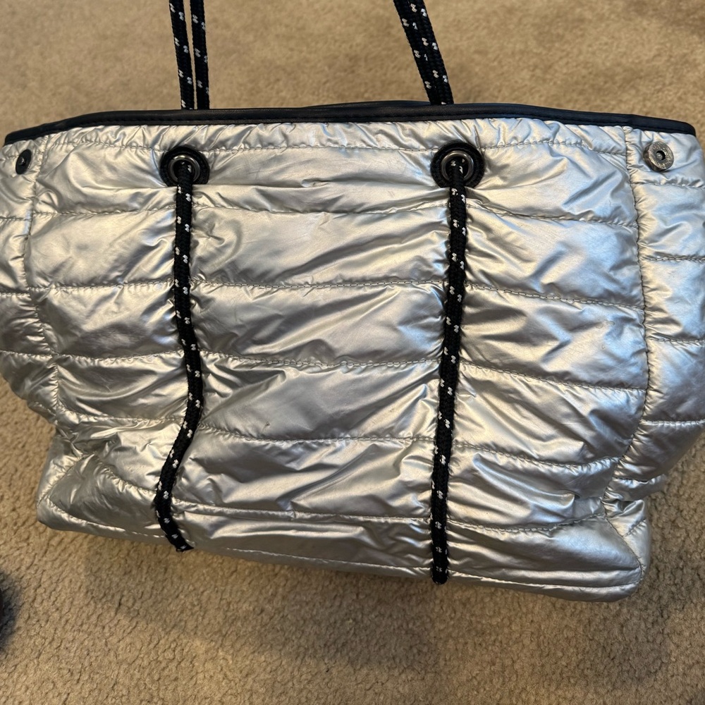 Ahdorned Puffer Tote